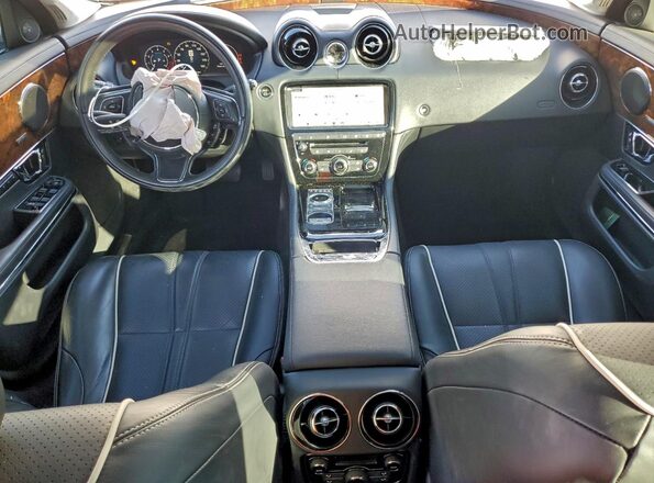 SAJWA1C72K8W21171 2019 JAGUAR XJ White Widok deski rozdzielczej