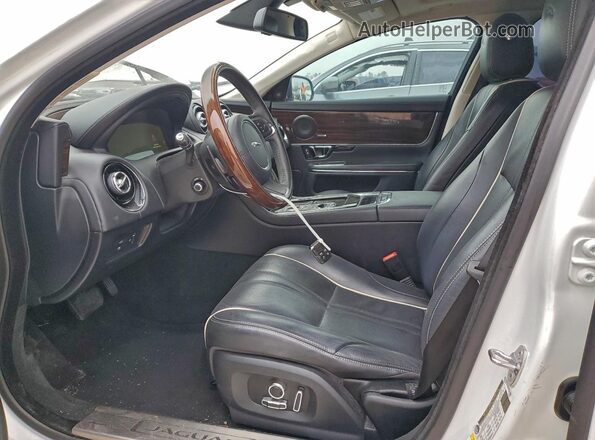 SAJWA1C73H8W12486 2017 JAGUAR XJ Белый Вид салона спереди