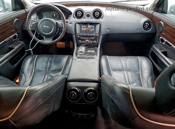 SAJWA1C73H8W12486 2017 JAGUAR XJ Белый Вид панели приборов