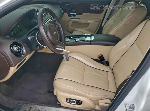 SAJWA1C79K8W21037 2019 JAGUAR XJ White Widok wnętrza z przodu