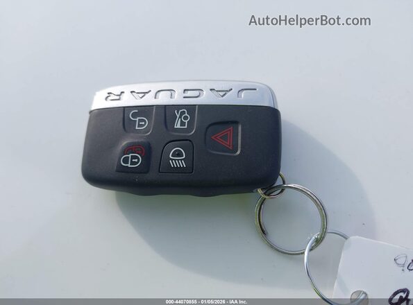 SAJWJ6DL5HMK43730 2017 JAGUAR F-TYPE Белый Вид панели приборов