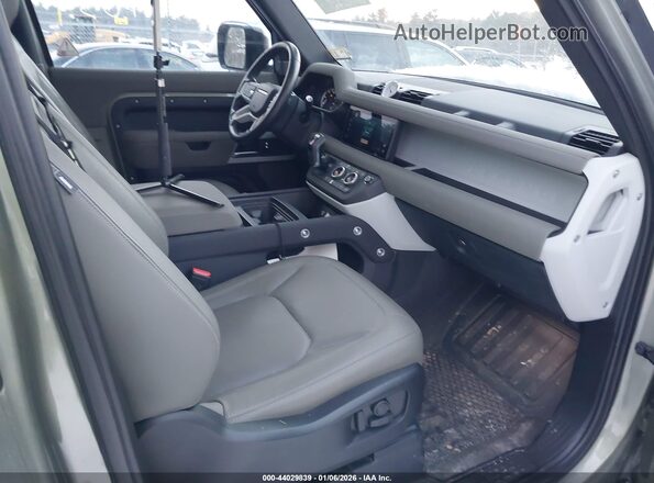 SALEJ6EX2P2171786 2023 LAND ROVER DEFENDER Зеленый Вид салона спереди