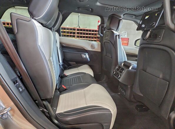 SALRM4RU8M2449518 2021 LAND ROVER DISCOVERY Серебряный Вид задней части салона