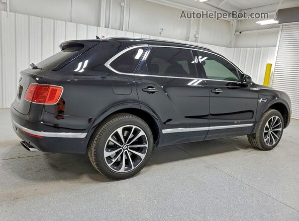 SJAAC2ZV6HC015703 2017 BENTLEY BENTAYGA Черный Задняя правая четверть