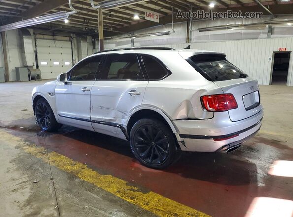 SJAAC2ZV6JC017487 2018 BENTLEY BENTAYGA Серебряный Задняя левая четверть