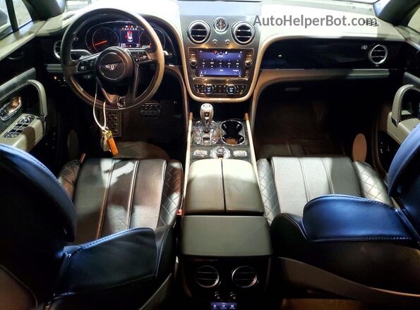 SJAAC2ZV6JC017487 2018 BENTLEY BENTAYGA Серебряный Вид панели приборов