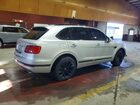 2018 Bentley Bentayga Серебряный vin: SJAAC2ZV6JC017487
