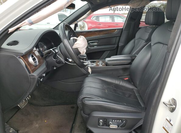 SJAAC2ZV8JC019774 2018 BENTLEY BENTAYGA Белый Вид салона спереди