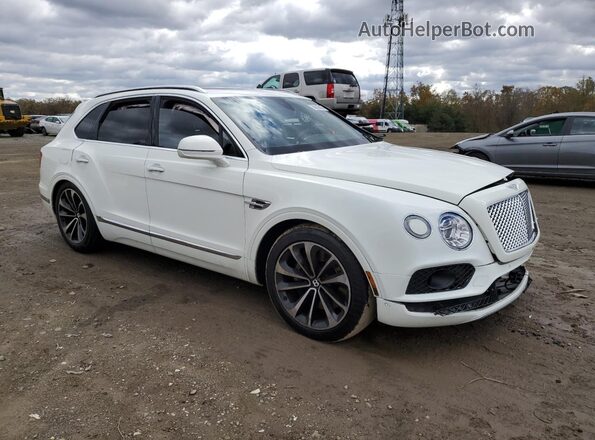 SJAAC2ZV8JC019774 2018 BENTLEY BENTAYGA Белый Передняя правая четверть