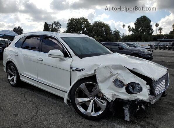 SJAAT2ZV4PC023927 2023 BENTLEY BENTAYGA Белый Передняя правая четверть