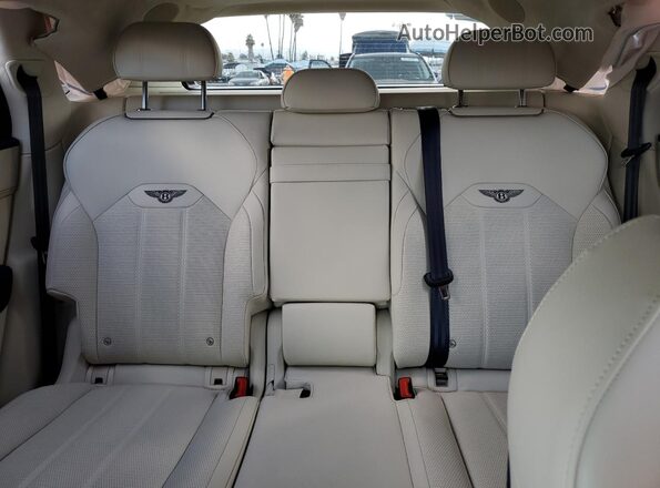 SJAAT2ZV4PC023927 2023 BENTLEY BENTAYGA Белый Вид задних сидений