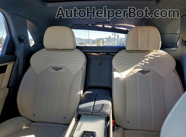 SJAHT2ZV7PC019773 2023 BENTLEY BENTAYGA White Vista de los asientos traseros