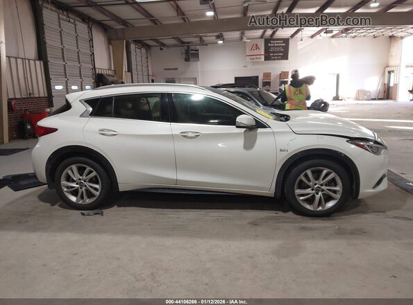 SJKCH5CP1KA008713 2019 INFINITI QX30 Белый Вид задней части салона