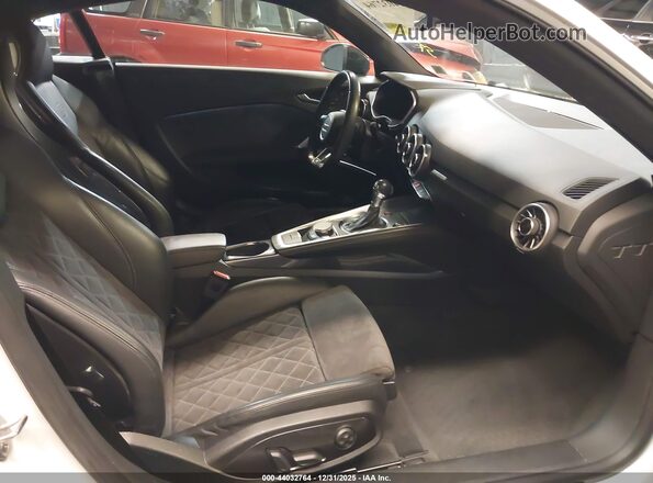 TRUC5AFV5J1013660 2018 AUDI TT White Vista interior delantera
