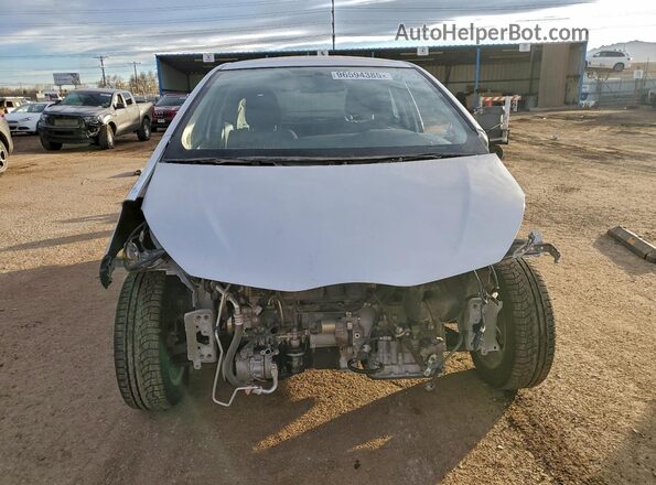 VNKJTUD35GA061928 2016 TOYOTA YARIS Серебряный Вид спереди