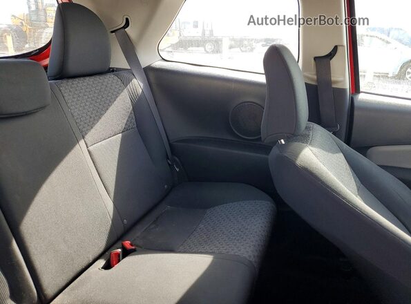 VNKJTUD3XGA066865 2016 TOYOTA YARIS Красный Вид задней части салона