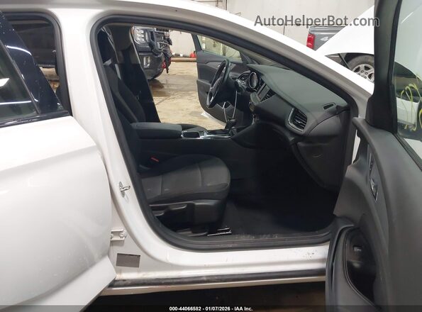 W04GL6SX5K1005706 2019 BUICK REGAL Белый Вид салона спереди