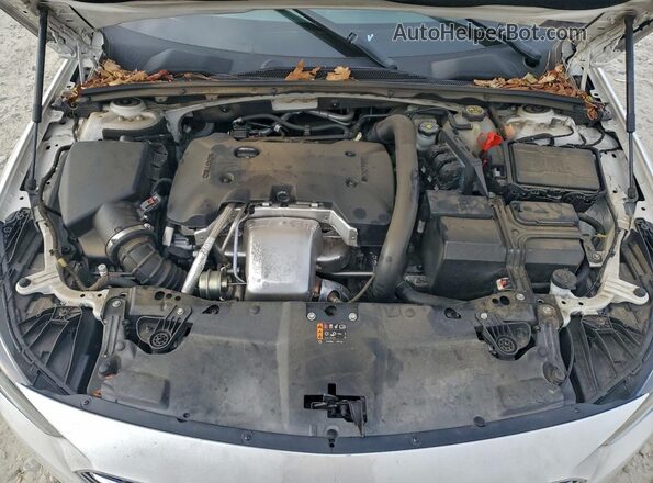 W04GP6SX9J1103351 2018 BUICK REGAL White Vista interior trasera