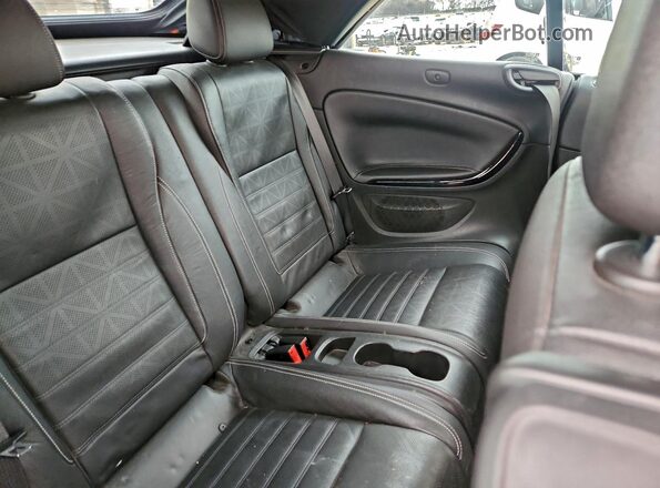 W04WH3N58HG021460 2017 BUICK CASCADA Black Widok tylnych siedzeń