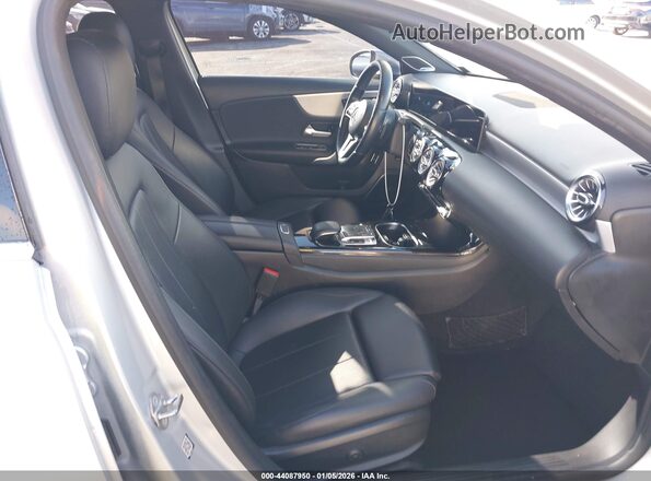 W1K3G4EB1LJ206488 2020 MERCEDES-BENZ A 220 Серебряный Вид салона спереди
