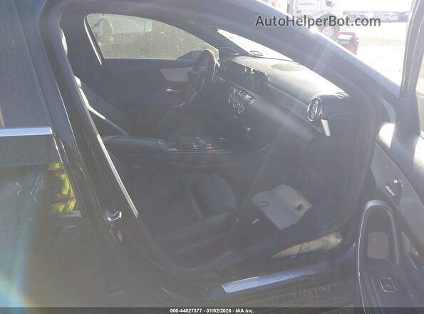 W1K3G4EB2LW047290 2020 MERCEDES-BENZ A 220 Black Вид салону спереду