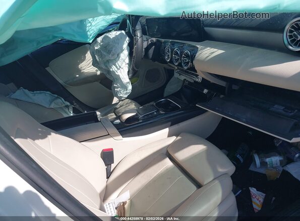 W1K3G4EB3MJ267861 2021 MERCEDES-BENZ A 220 Белый Вид салона спереди