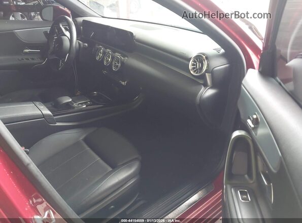 W1K3G4EB3MJ277158 2021 MERCEDES-BENZ A 220 Red Widok wnętrza z przodu