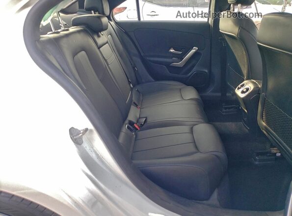 W1K3G4EB3NJ328448 2022 MERCEDES-BENZ A White Widok tylnych siedzeń