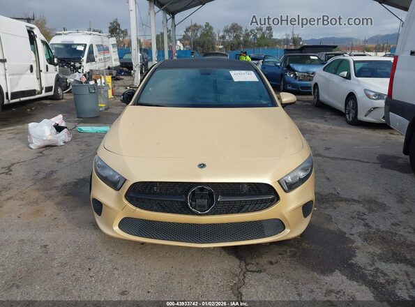 W1K3G4EB3NJ352362 2022 MERCEDES-BENZ A 220 Золотой Вид щитка приборов