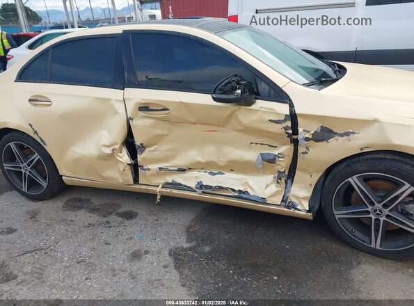 W1K3G4EB3NJ352362 2022 MERCEDES-BENZ A 220 Золотой Вид спереди