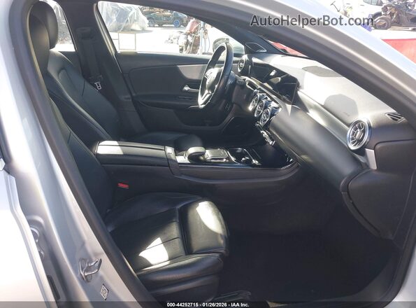 W1K3G4EB4MJ316162 2021 MERCEDES-BENZ A 220 Серебряный Вид салона спереди
