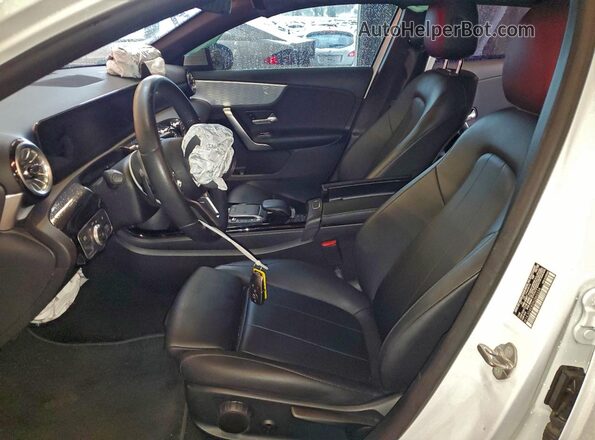 W1K3G4EB5NJ360334 2022 MERCEDES-BENZ A Белый Вид салона спереди