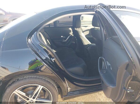 W1K3G4EB5NJ374072 2022 MERCEDES-BENZ A 220 Черный Вид наклейки с VIN-кодом