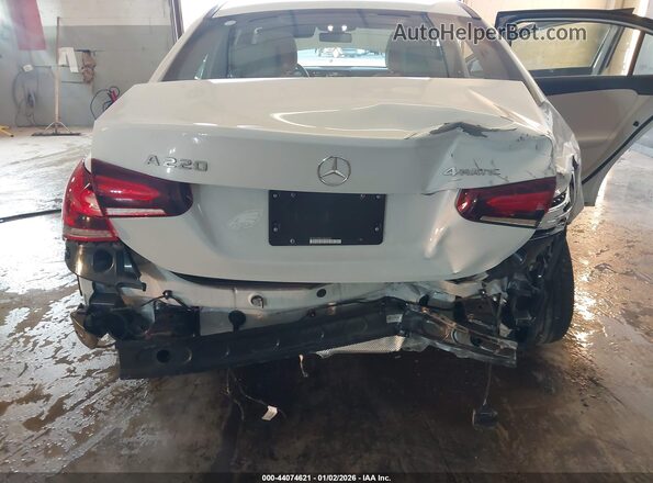 W1K3G4FB2LW043206 2020 MERCEDES-BENZ A 220 Белый Вид салона спереди