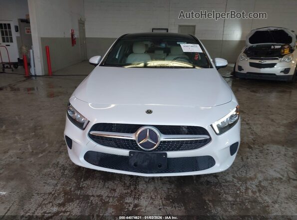 W1K3G4FB2LW043206 2020 MERCEDES-BENZ A 220 Белый Вид панели приборов