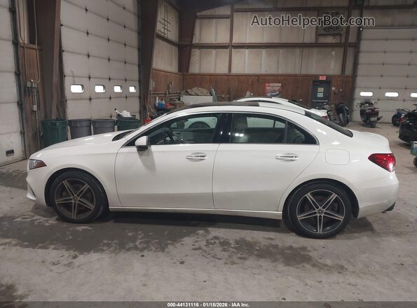 W1K3G4FB6NJ361197 2022 MERCEDES-BENZ A 220 Белый Панорамный вид салона 360°