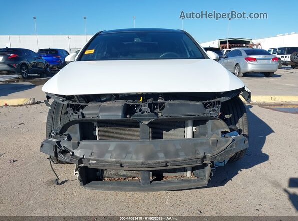 W1K3G4FB7NJ363184 2022 MERCEDES-BENZ A 220 White Widok wnętrza z tyłu