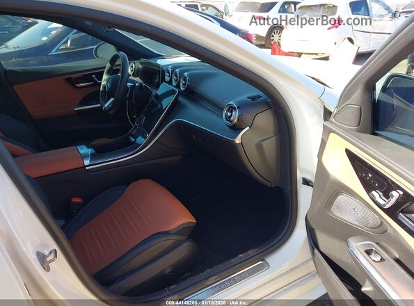 W1KAF4GB4PR090914 2023 MERCEDES-BENZ C-CLASS Белый Вид салона спереди