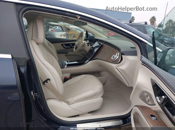 W1KCG2DB4NA004799 2022 MERCEDES-BENZ EQS 450+ Черный Вид салона спереди