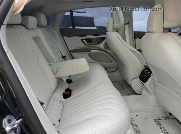 W1KCG2DB6NA013360 2022 MERCEDES-BENZ EQS Черный Вид задних сидений