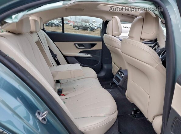 W1KLF4HB9SA093984 2025 MERCEDES-BENZ E Turquoise Vista de los asientos traseros