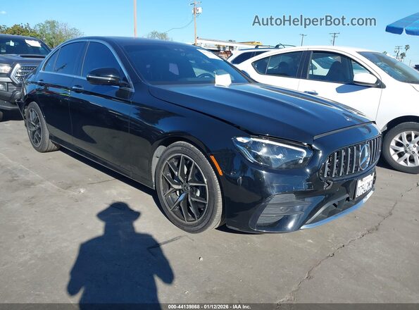 W1KZF8DB1NB027550 2022 MERCEDES-BENZ E-CLASS Черный Передняя правая четверть