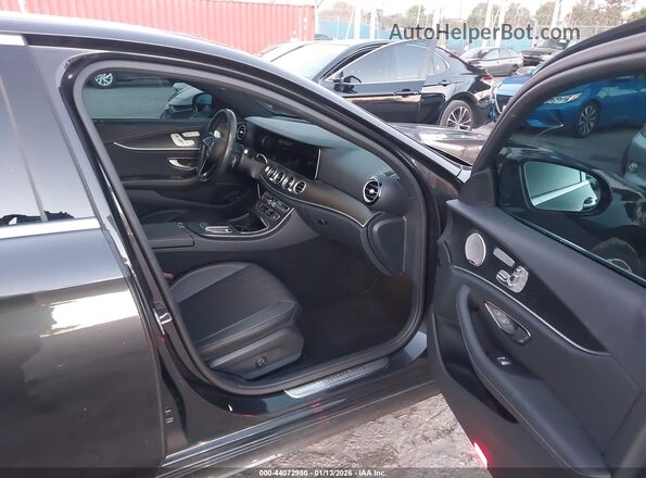 W1KZF8DB4NB095003 2022 MERCEDES-BENZ E-CLASS Черный Вид салона спереди