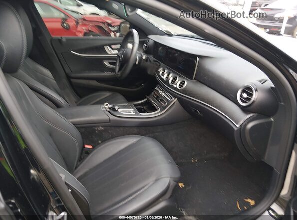 W1KZF8EB9NB038231 2022 MERCEDES-BENZ E-CLASS Черный Вид салона спереди