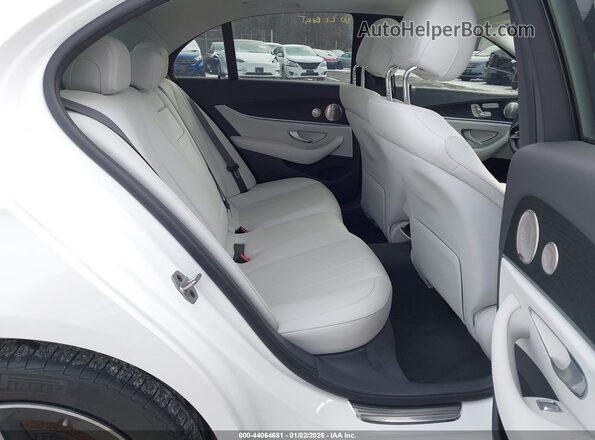 W1KZF8EBXNB010177 2022 MERCEDES-BENZ E-CLASS White VIN კოდის სტიკერის ხედი
