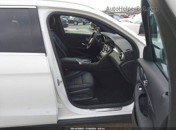W1N0G8EB6NV394840 2022 MERCEDES-BENZ GLC 300 Белый Вид салона спереди