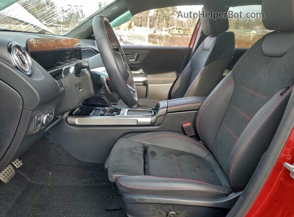 W1N4M4HB0SW422555 2025 MERCEDES-BENZ GLB-CLASS Красный Вид салона спереди