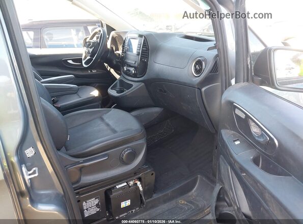 W1WV0FEY0P4330073 2023 MERCEDES-BENZ METRIS Серый Вид салона спереди