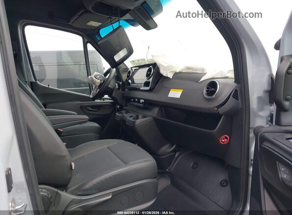 W1Y4KCHY5ST201302 2025 MERCEDES-BENZ SPRINTER Синий Вид салона спереди