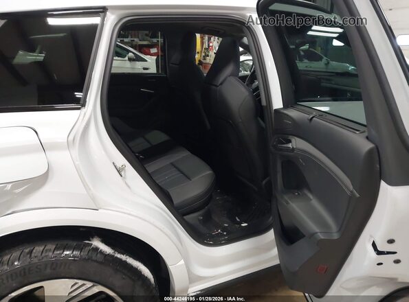 WA124BGF4SA056243 2025 AUDI Q6 E-TRON White Вид наклейки з VIN-кодом